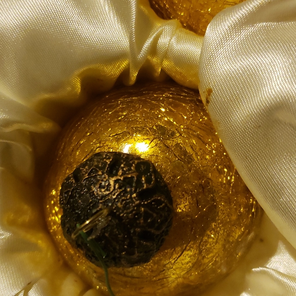 Vintage Gold and Silver Fancy Christmas Ornaments - 7 pieces - Picture 3 of 4